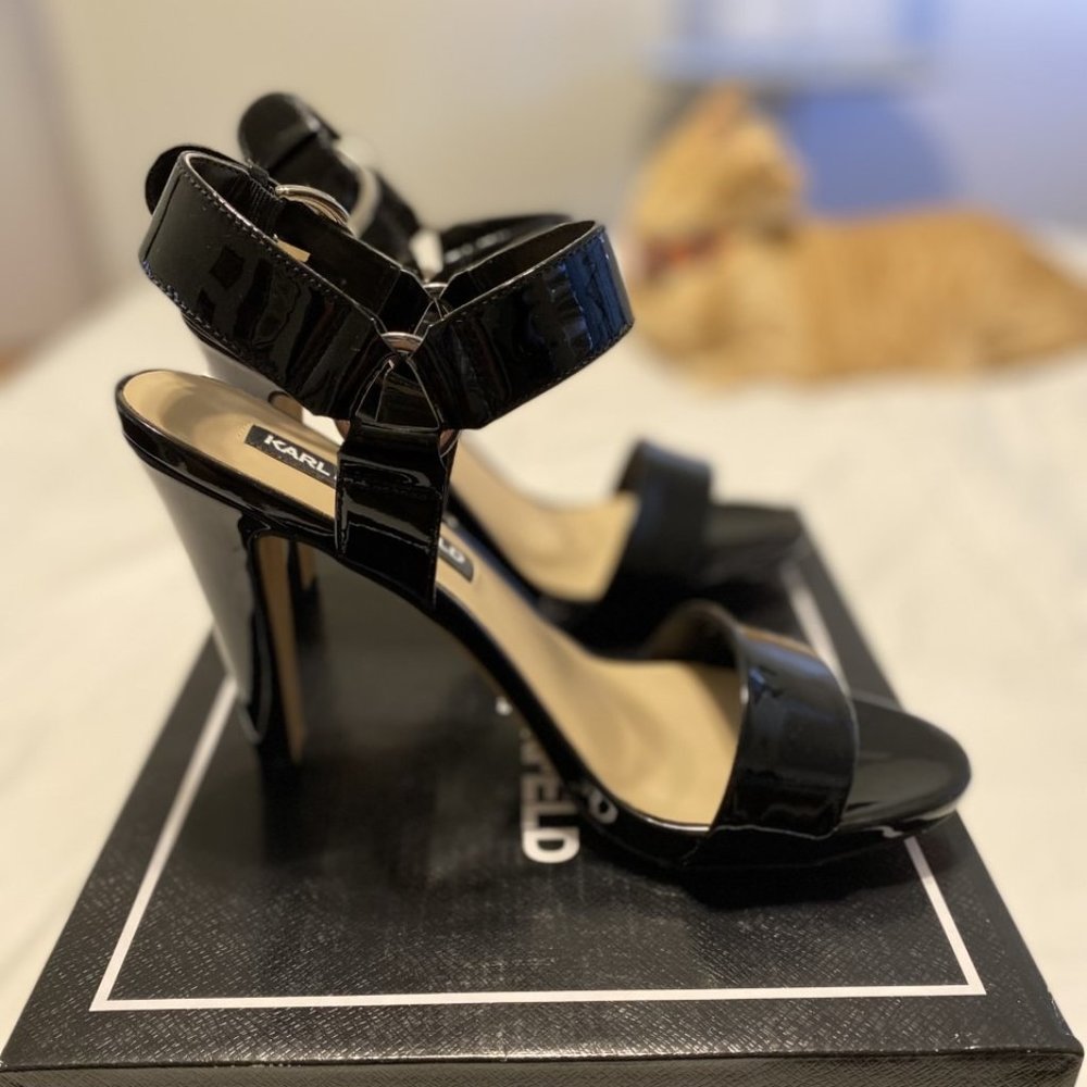 Karl Lagerfeld Paris Cieone Sandal